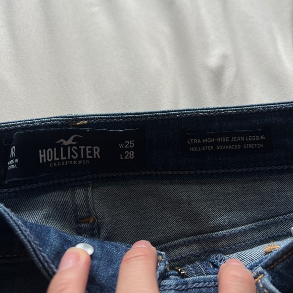 Hollister Distressed Jeggings (Size 25, Regular Length) - Picture 3 of 3